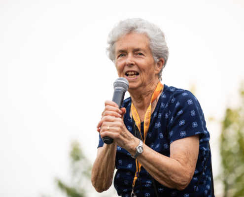 HeritageRiseUp-EW-13 A person holding a microphone